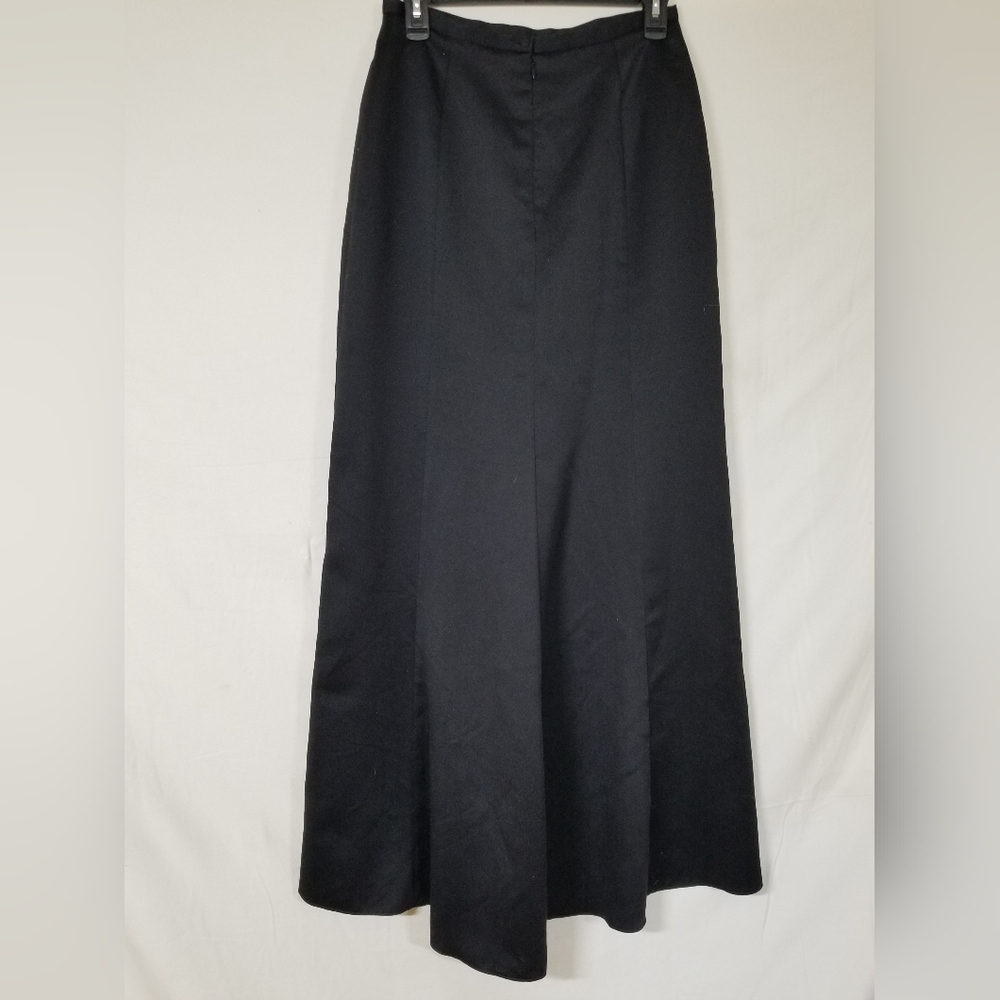 Maxi Skirt with longer back Hem